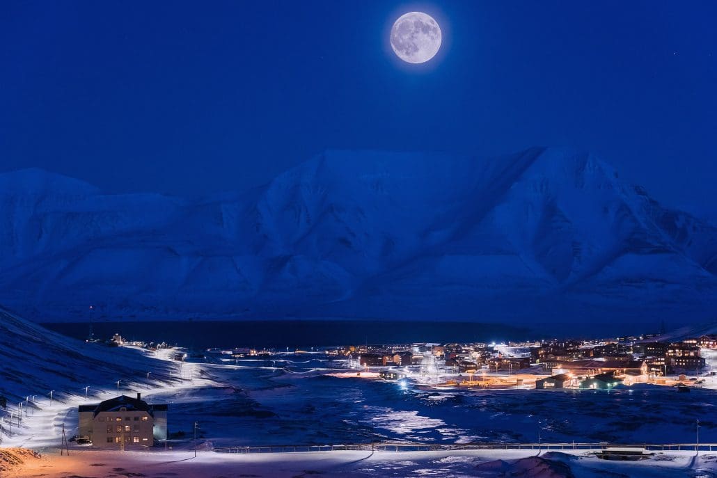 8 Grunner til å besøke Svalbard i polarnatta